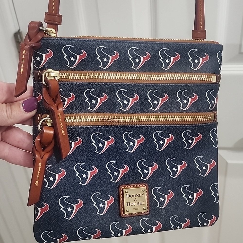 NWOT Houston Texans Dooney & Bourke Three Pocket Braided Leather Pull Crossbody - Picture 2 of 8